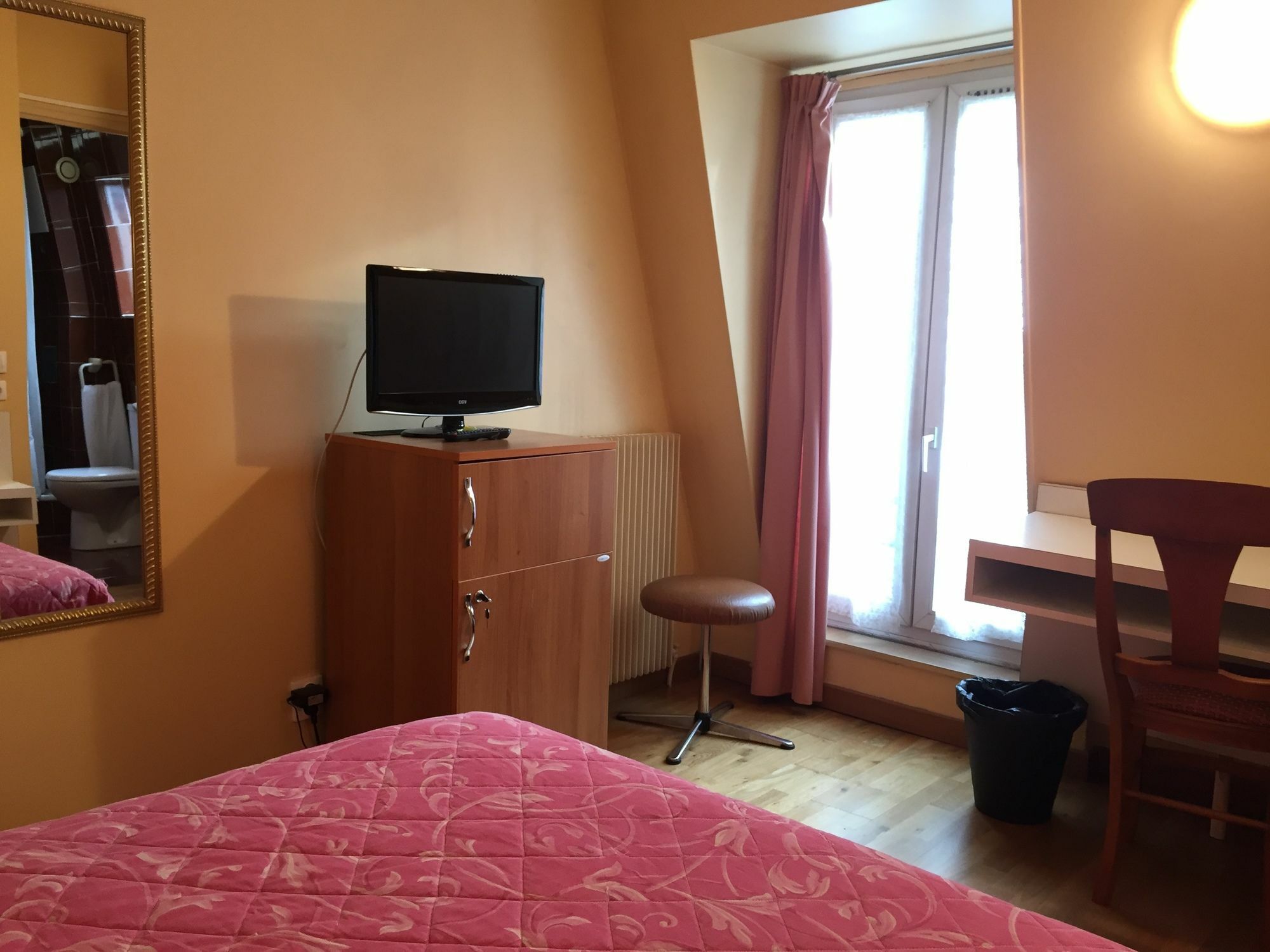 Hotel Des Pyrenees - Entre Bastille Et Nation Párizs Kültér fotó