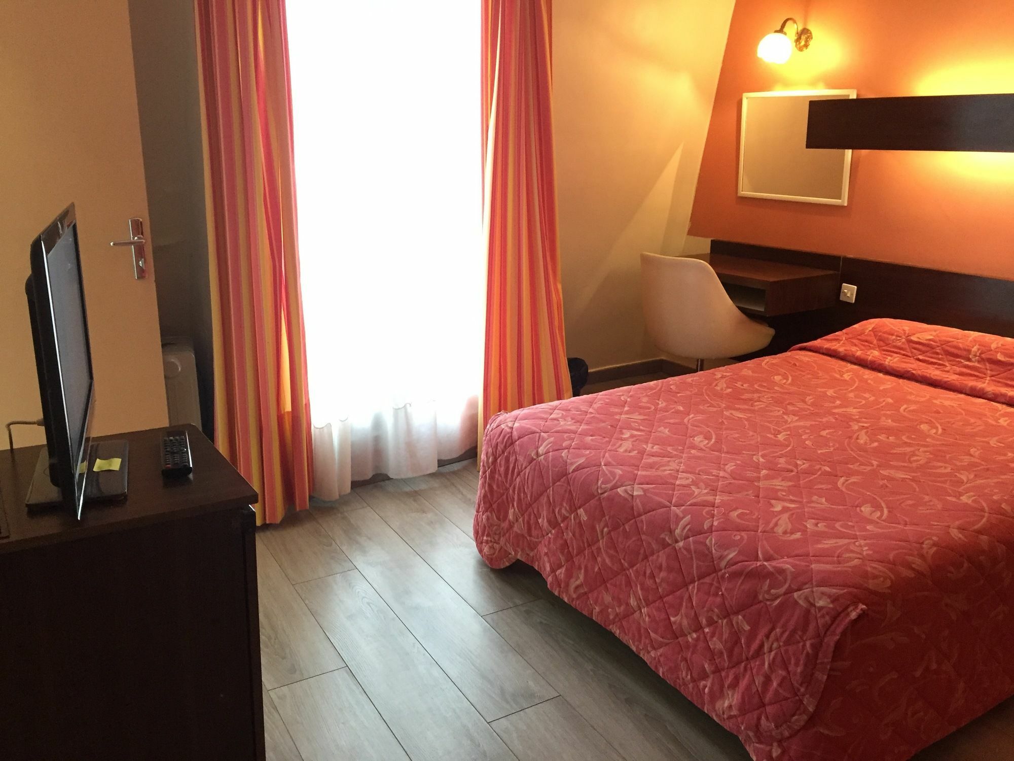 Hotel Des Pyrenees - Entre Bastille Et Nation Párizs Kültér fotó