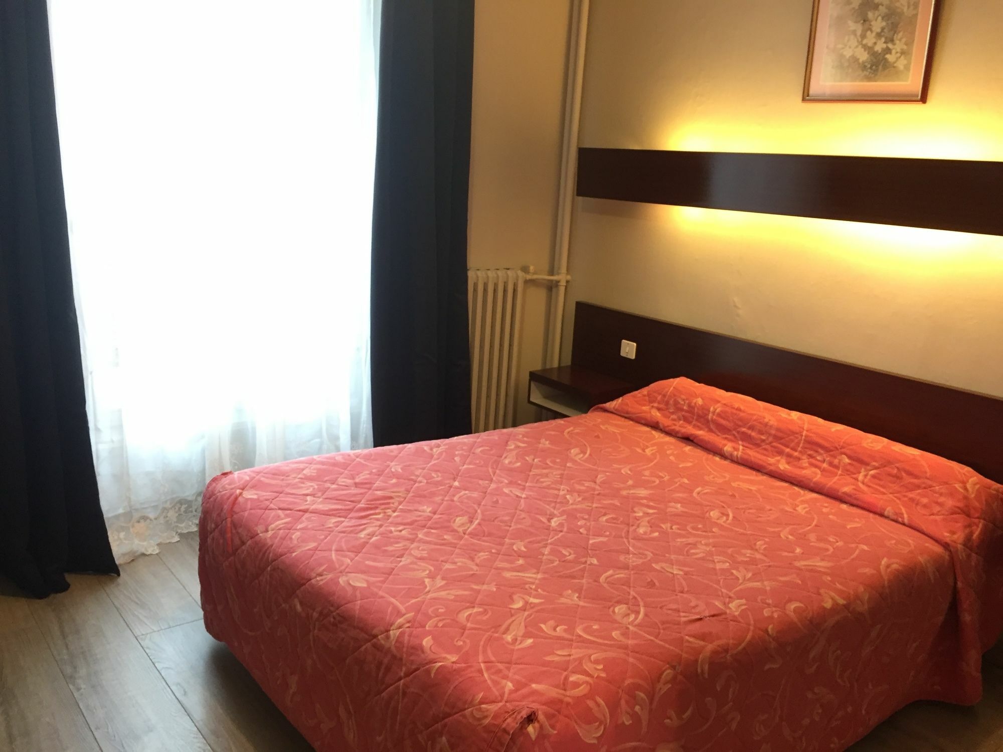 Hotel Des Pyrenees - Entre Bastille Et Nation Párizs Kültér fotó