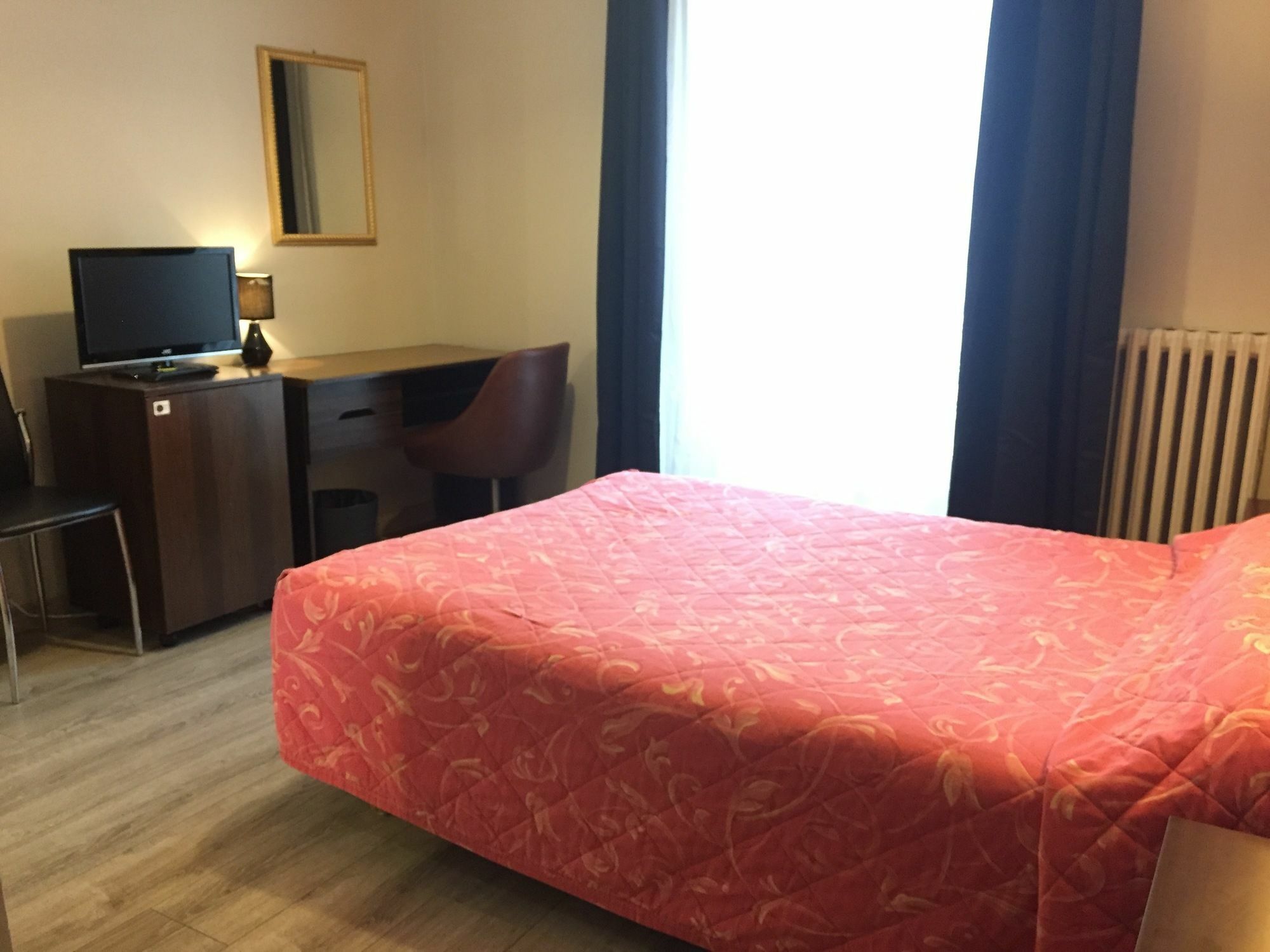 Hotel Des Pyrenees - Entre Bastille Et Nation Párizs Kültér fotó